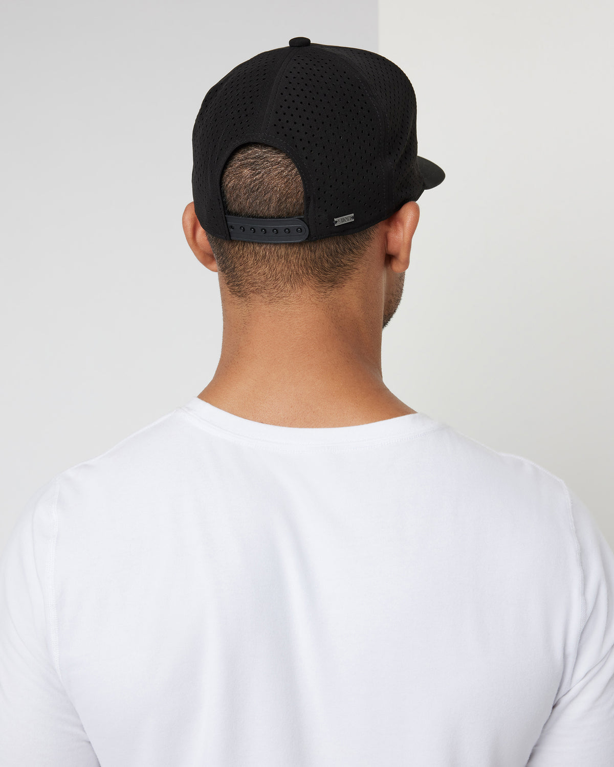 V1 Water Tech Hat Black Floating Hat | Vuori online - US 4264