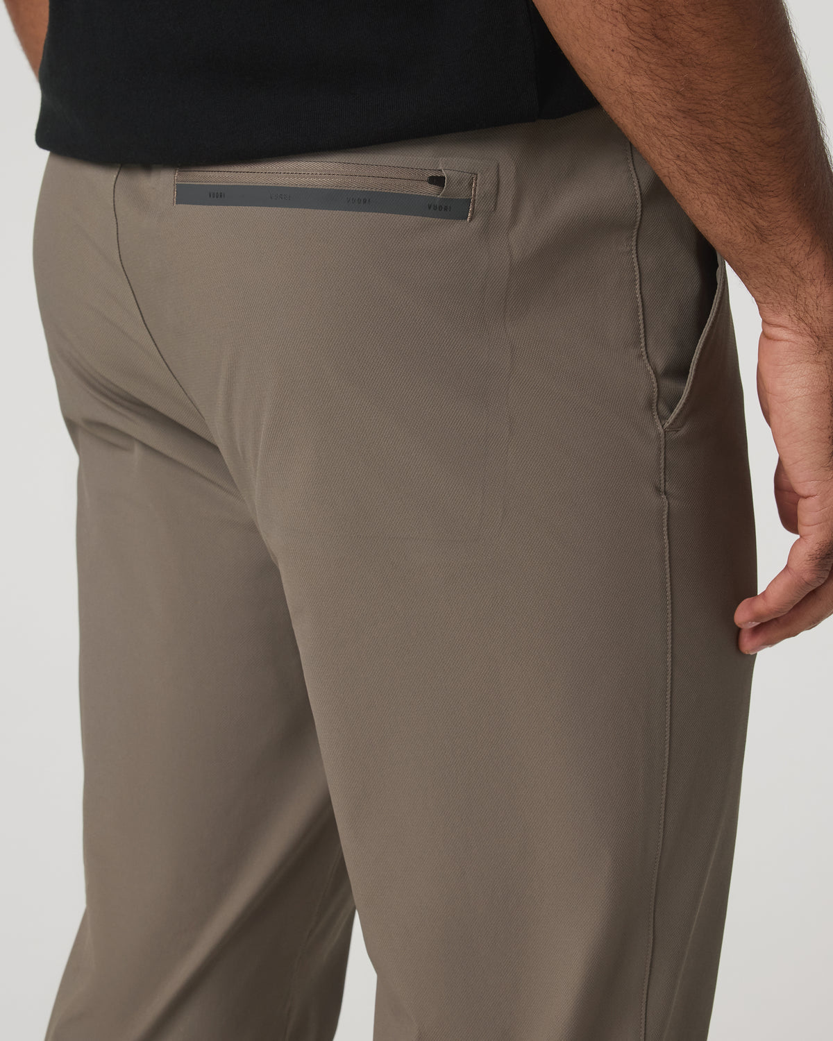 Grafton Pant 30" Men's Bark Performance Training Pants | Vuori for sale - US 2486