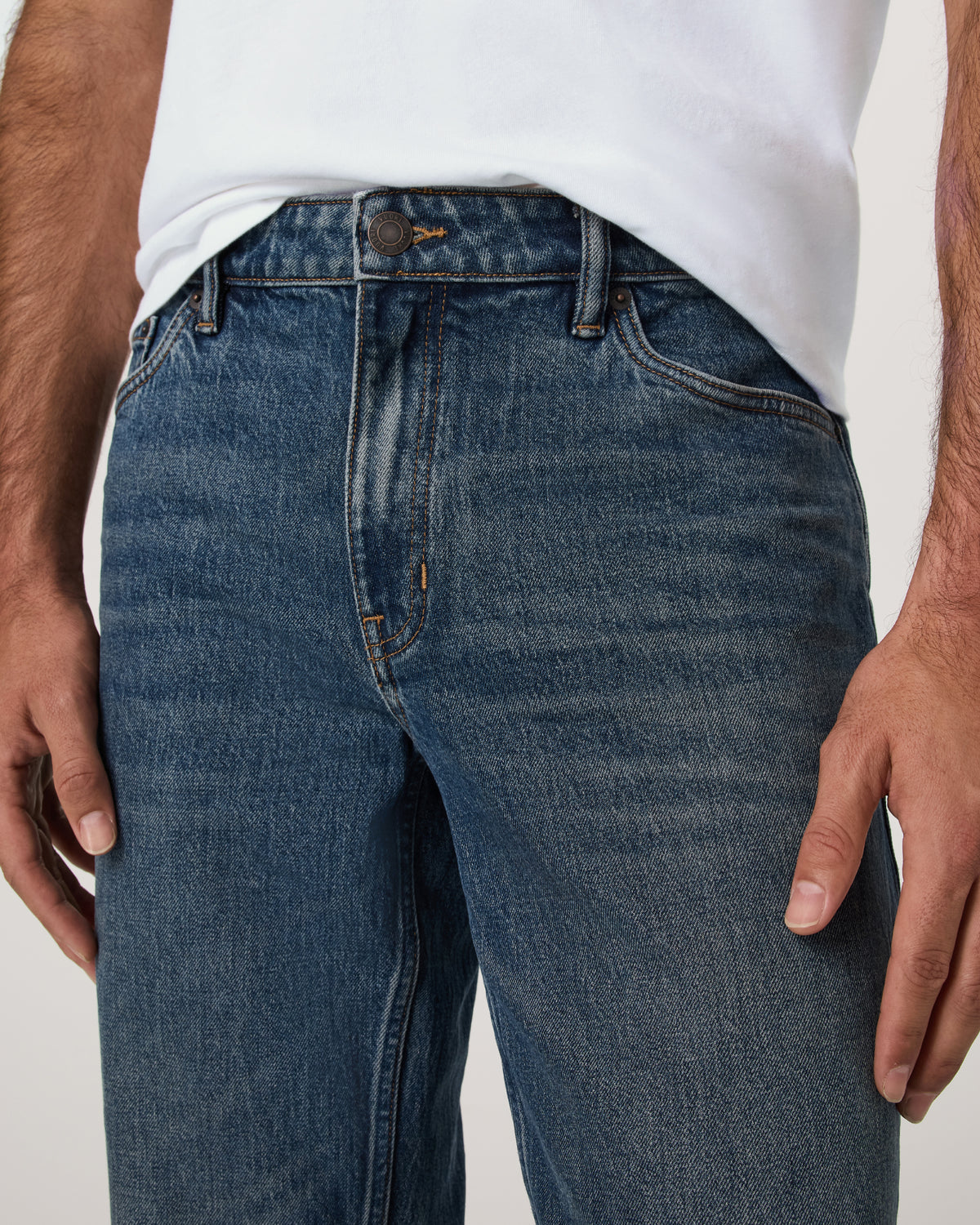 Vuori Vintage Jean Classic Fit 32" Medium Wash Denim | Vuori online - US 1906