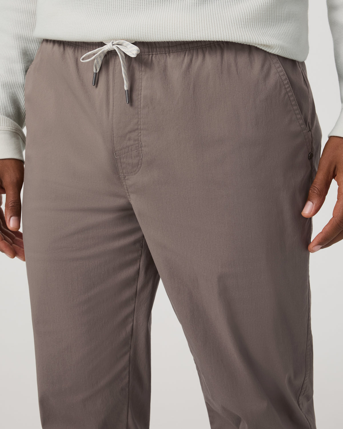 Men's Kore Everyday Pant Lined Classic 30" Smokey Taupe | Vuori for sale - US 4078