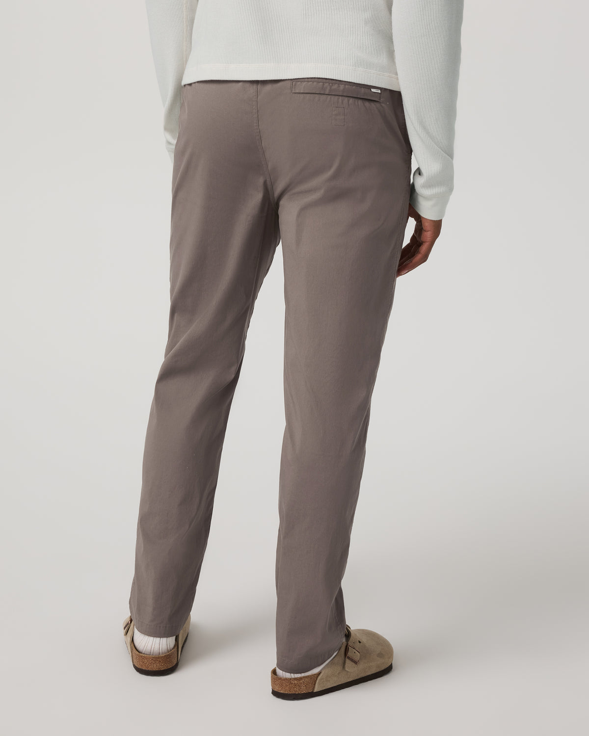 Men's Kore Everyday Pant Lined Classic 30" Smokey Taupe | Vuori for sale - US 4078