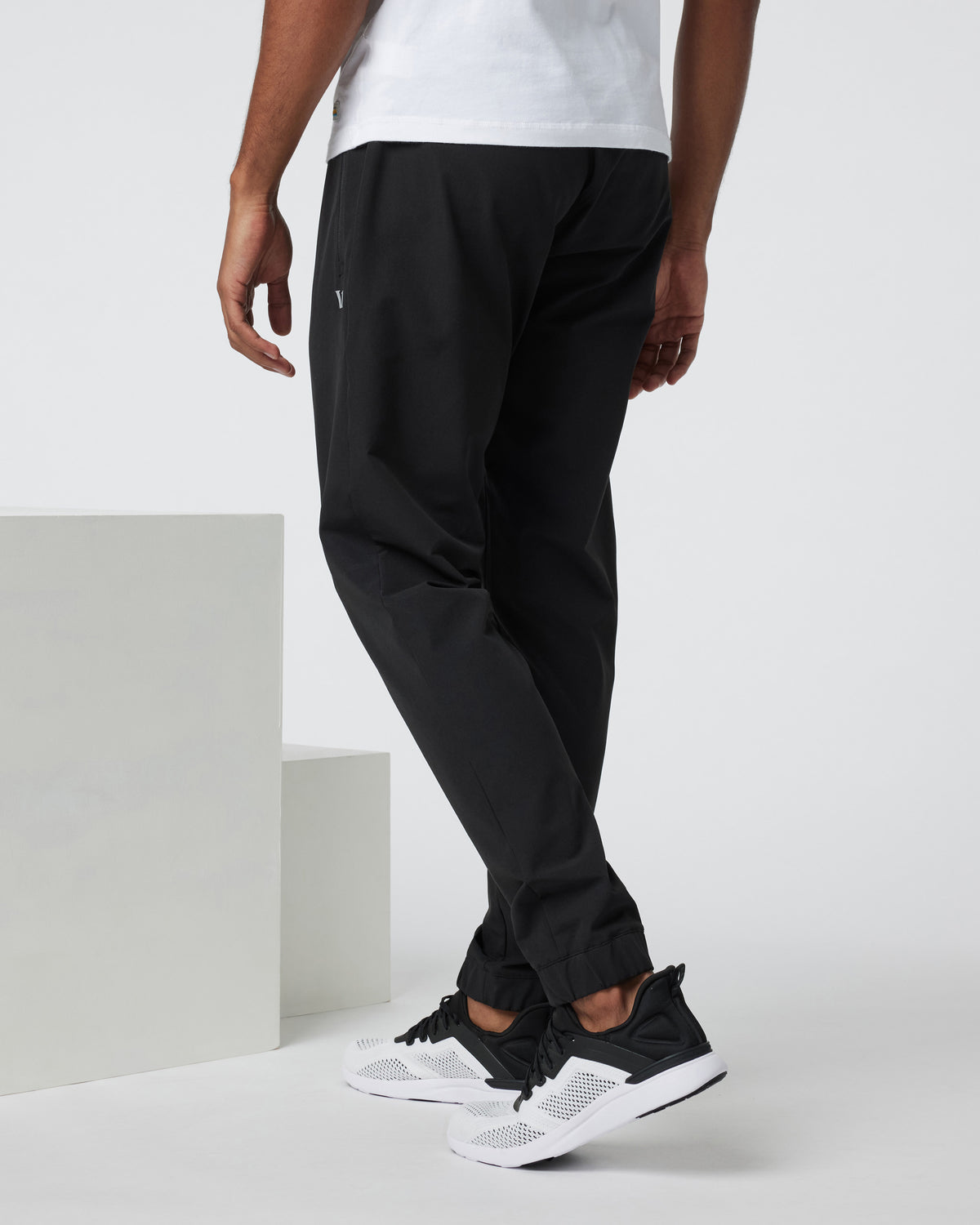 Transit Jogger Black Technical Jogger | Vuori for sale - US 1625