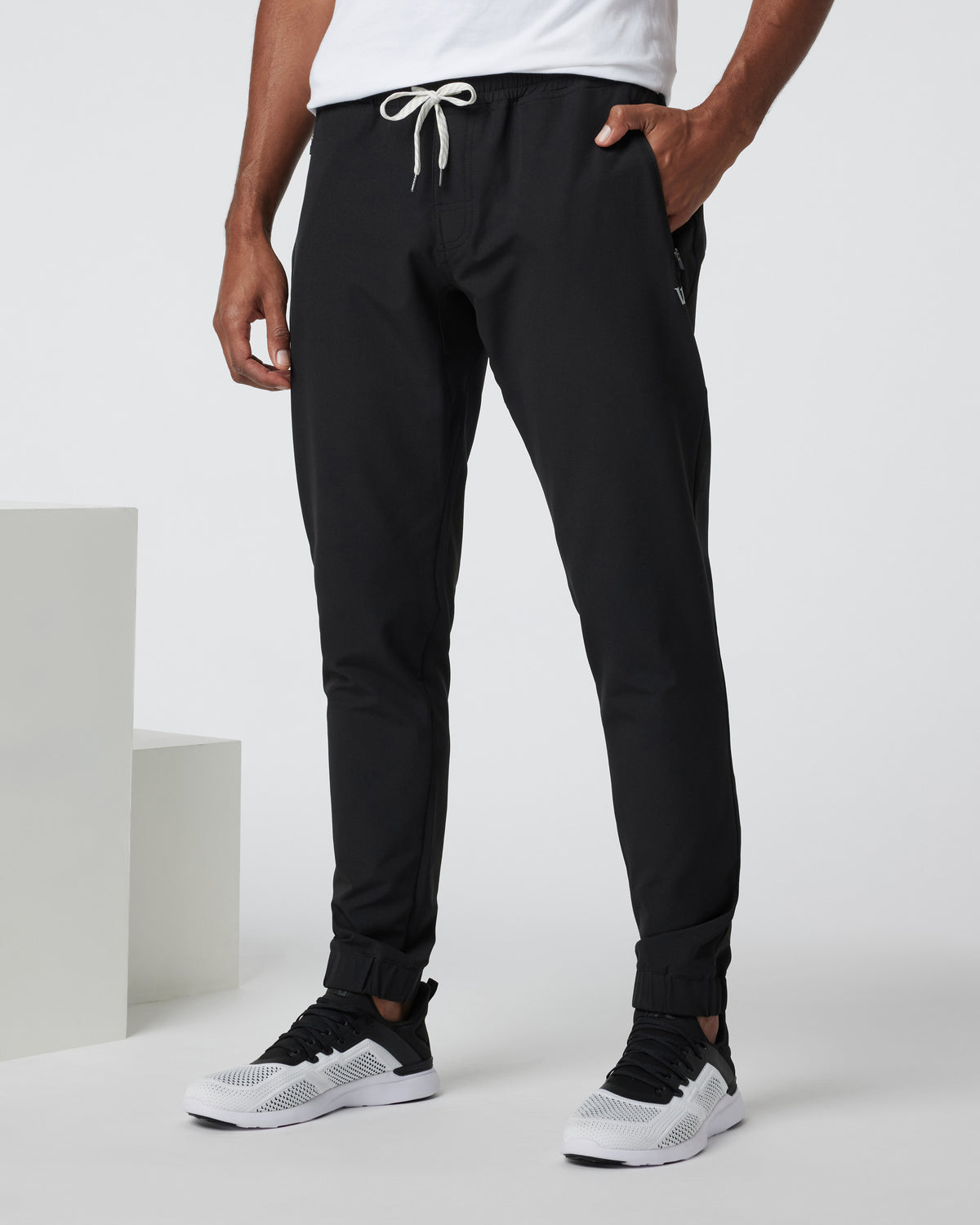Transit Jogger Black Technical Jogger | Vuori for sale - US 1625