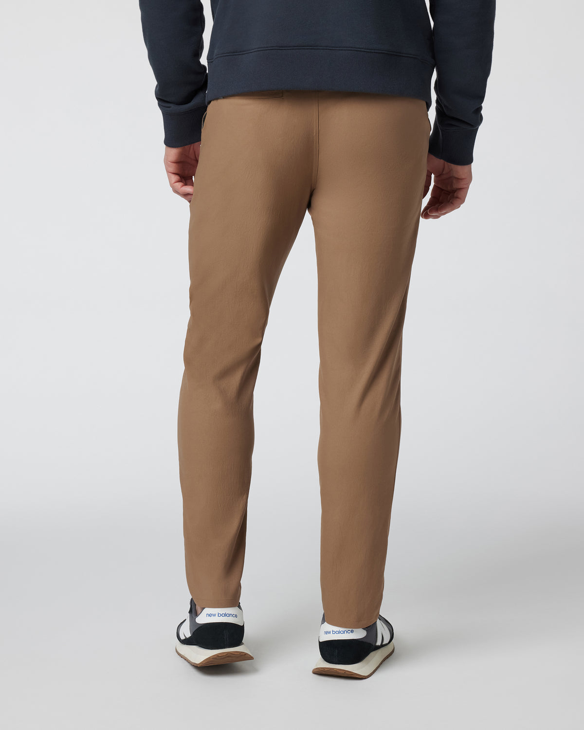 Cascade Tech Chino Men's Pecan Chinos | Vuori shop - US 3489