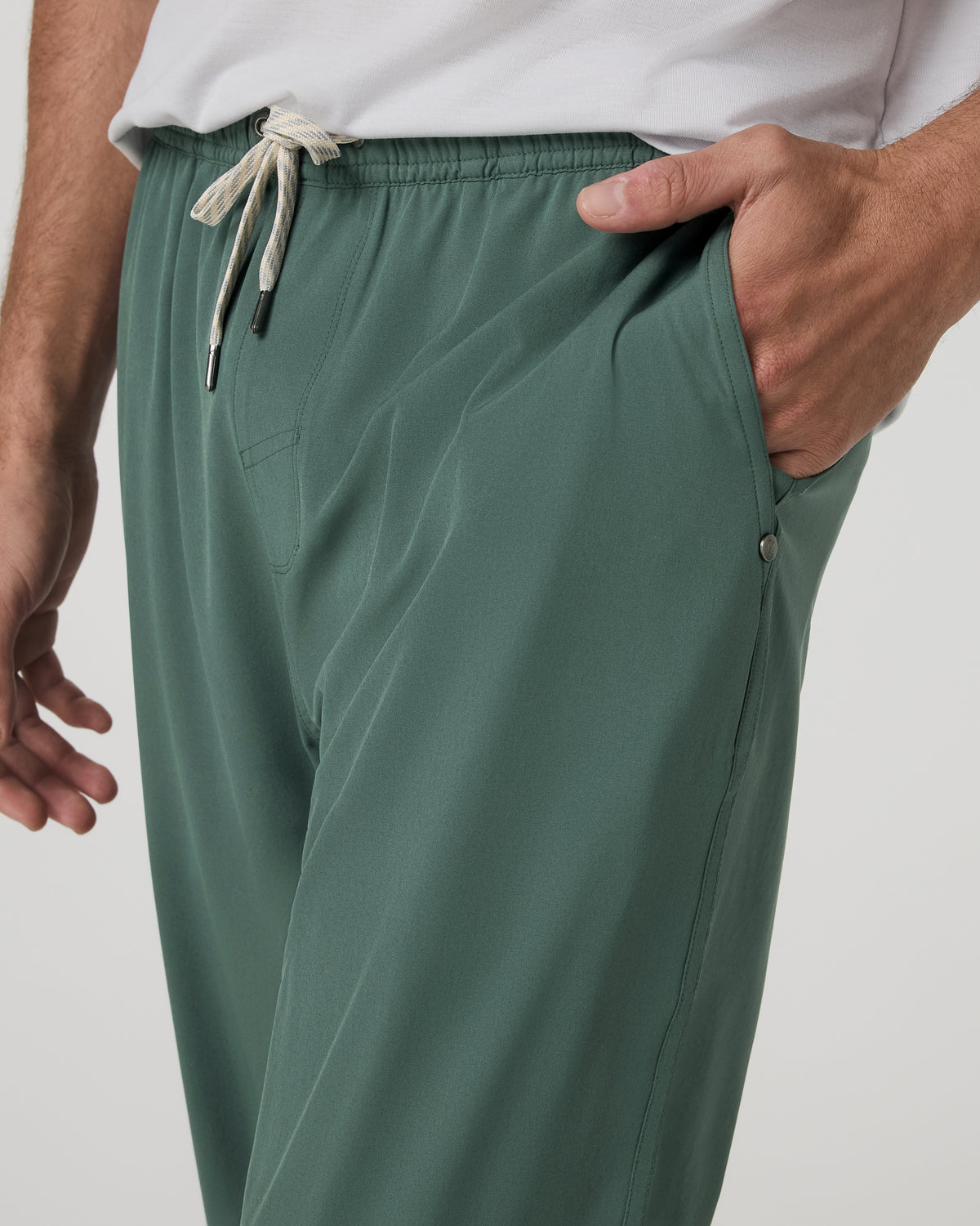 Kore Jogger Lined 28" Men's Agate Green Joggers with Liner | Vuori discount - US 8597