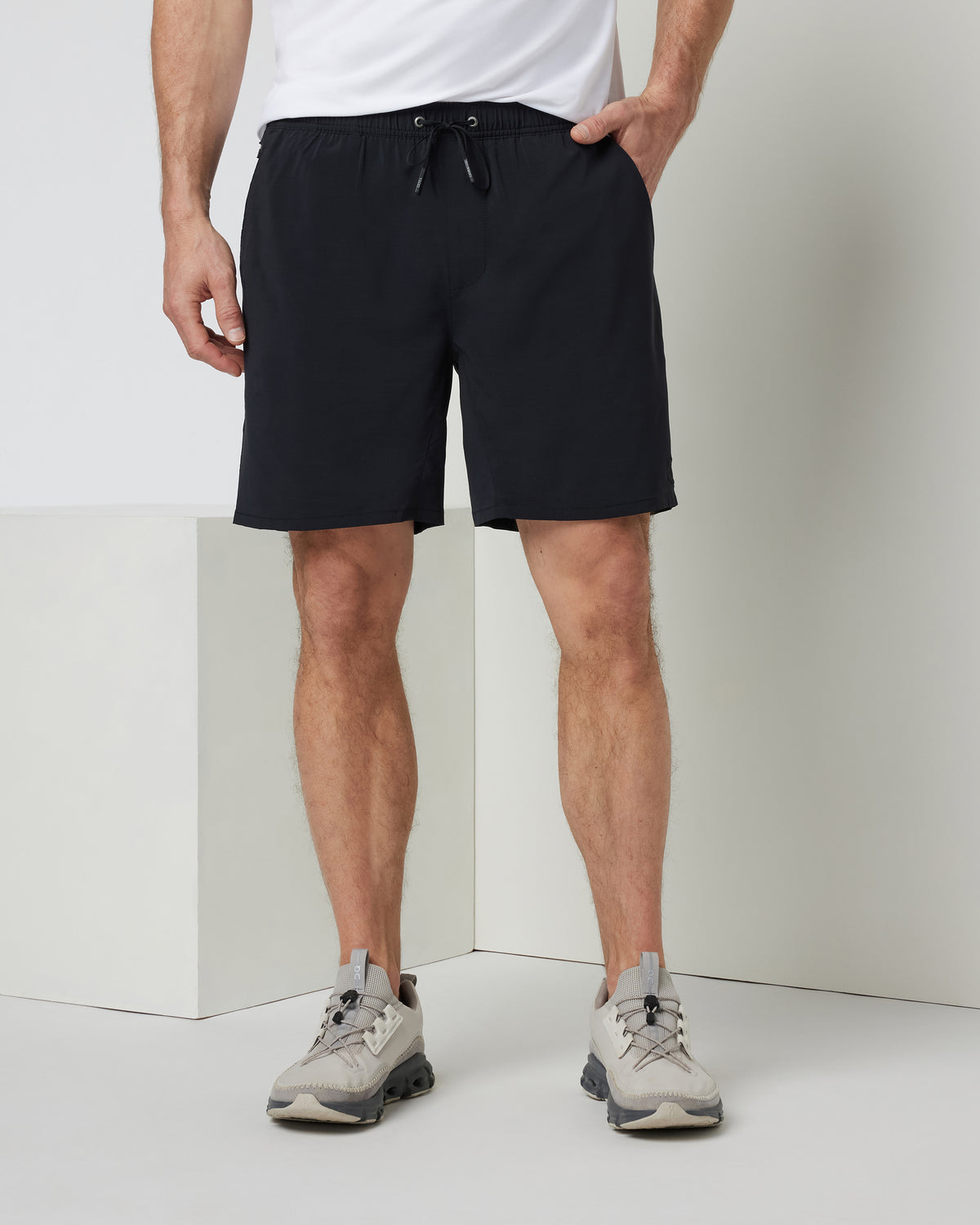 Kore Elevate Short Lined 7" Men's Black Shorts with Zip Pockets | Vuori discount - US 8848