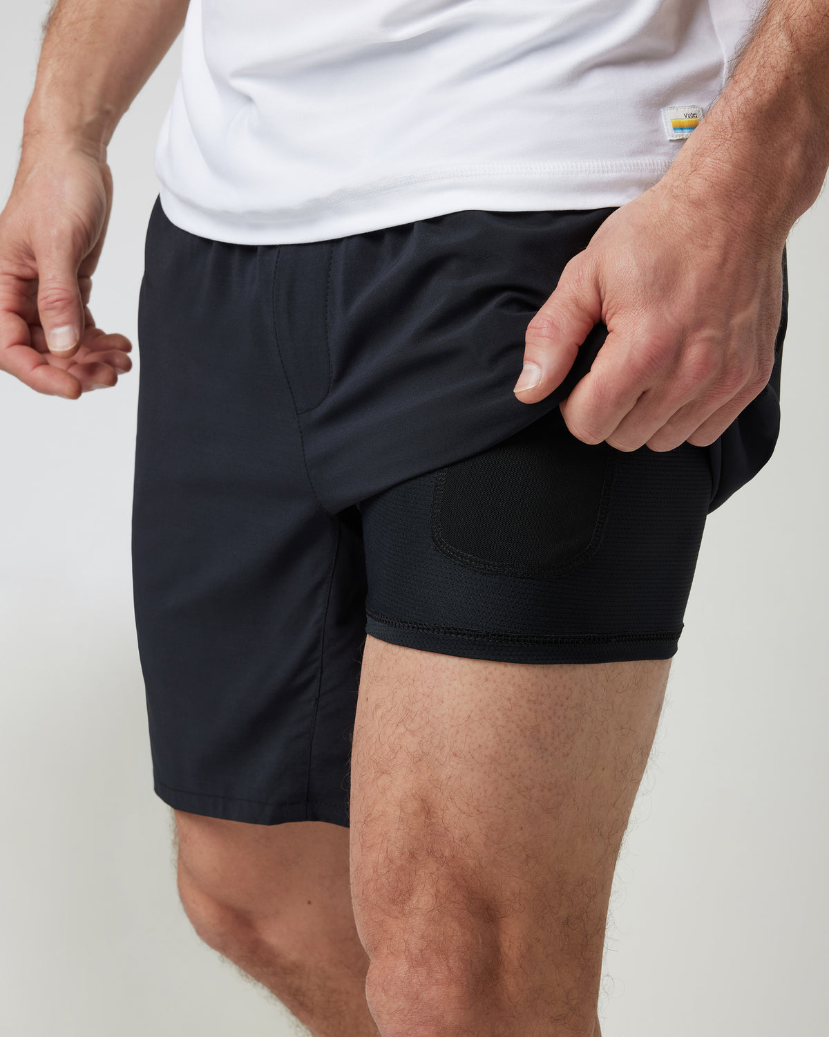 Kore Elevate Short Lined 7" Men's Black Shorts with Zip Pockets | Vuori discount - US 8848
