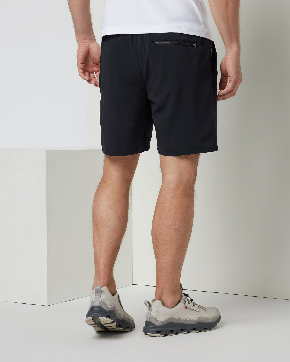 Kore Elevate Short Lined 7" Men's Black Shorts with Zip Pockets | Vuori discount - US 8848