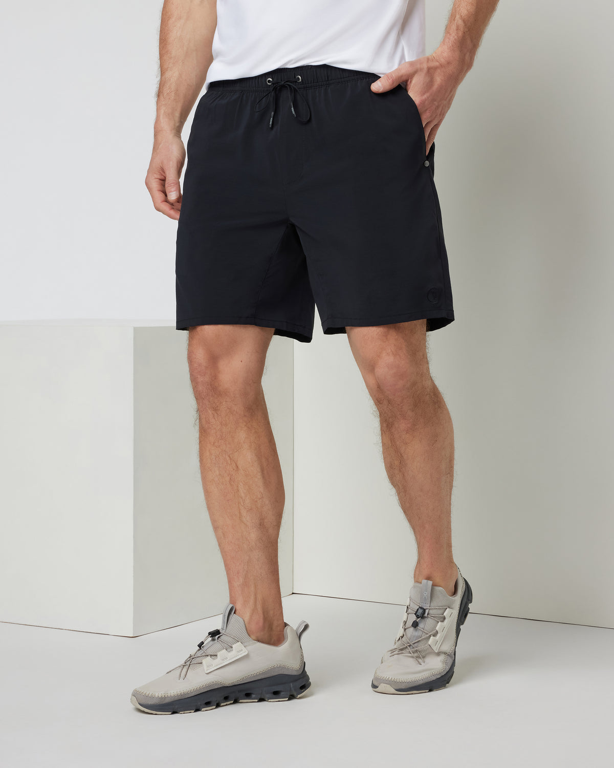 Kore Elevate Short Lined 7" Men's Black Shorts with Zip Pockets | Vuori discount - US 8848