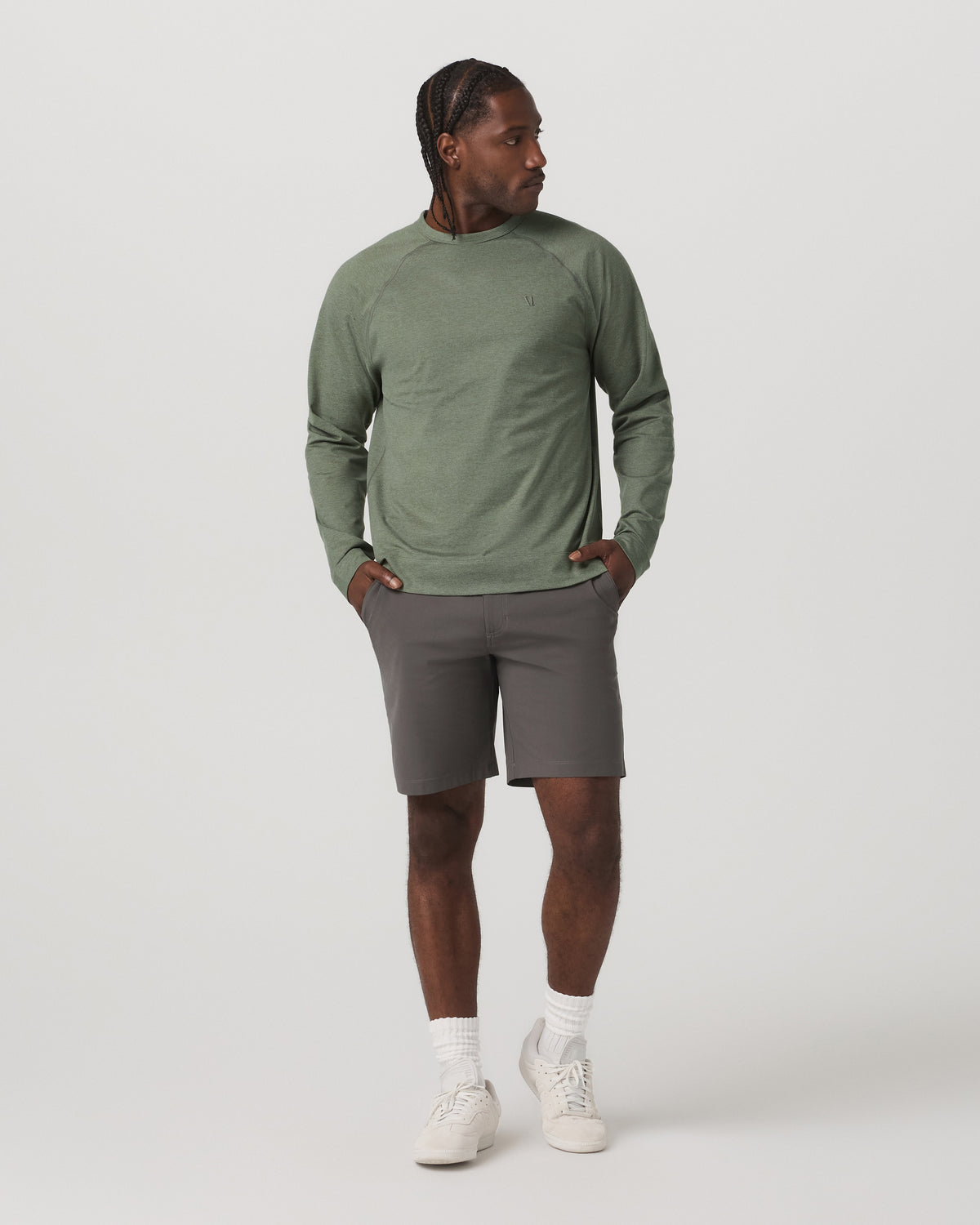 Meta Short 8" Men's Warm Grey Classic Chino Shorts | Vuori online - US 8886