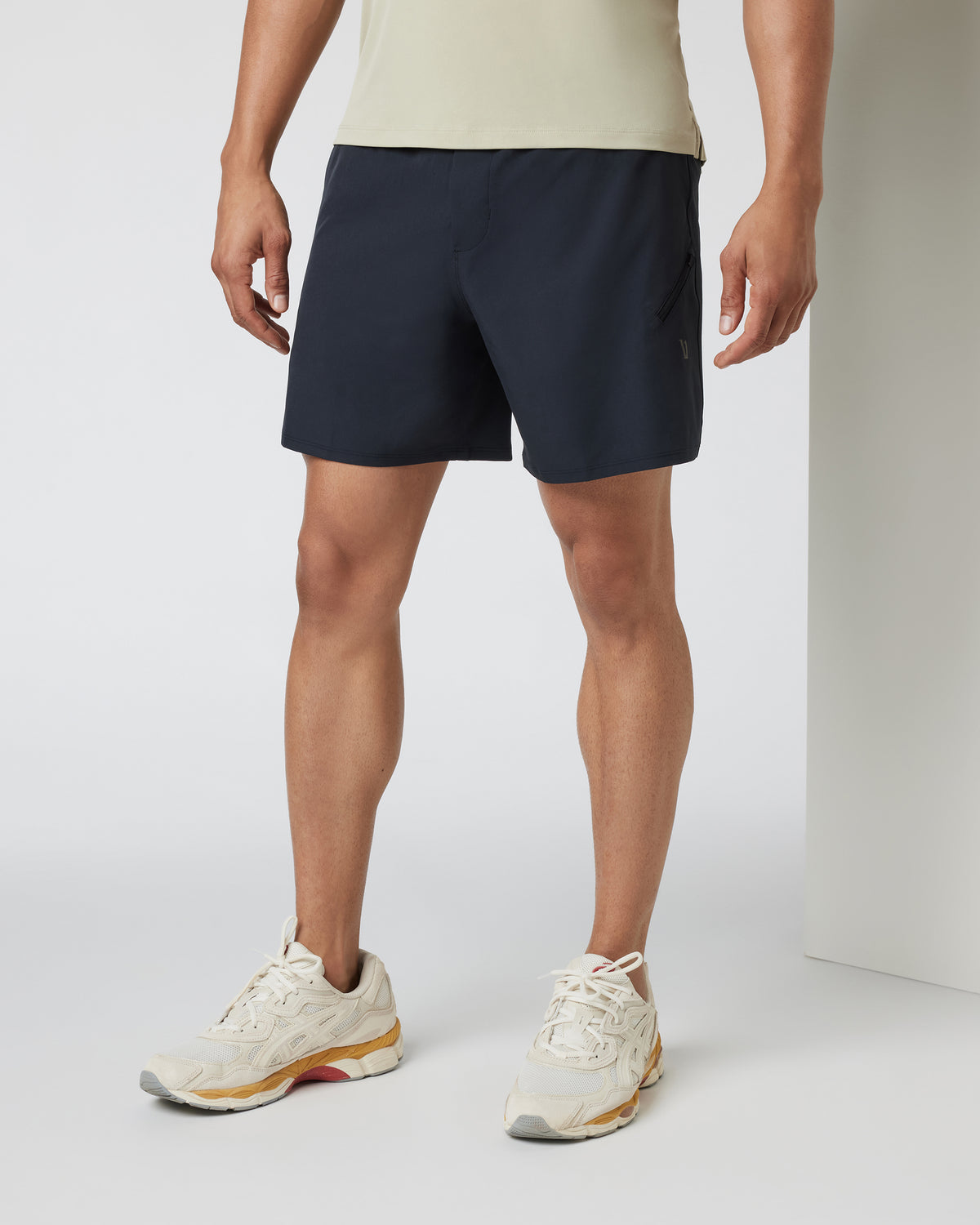 Qualify Run Short Lined 6" Men's Black Run Shorts | Vuori onsale - US 3008