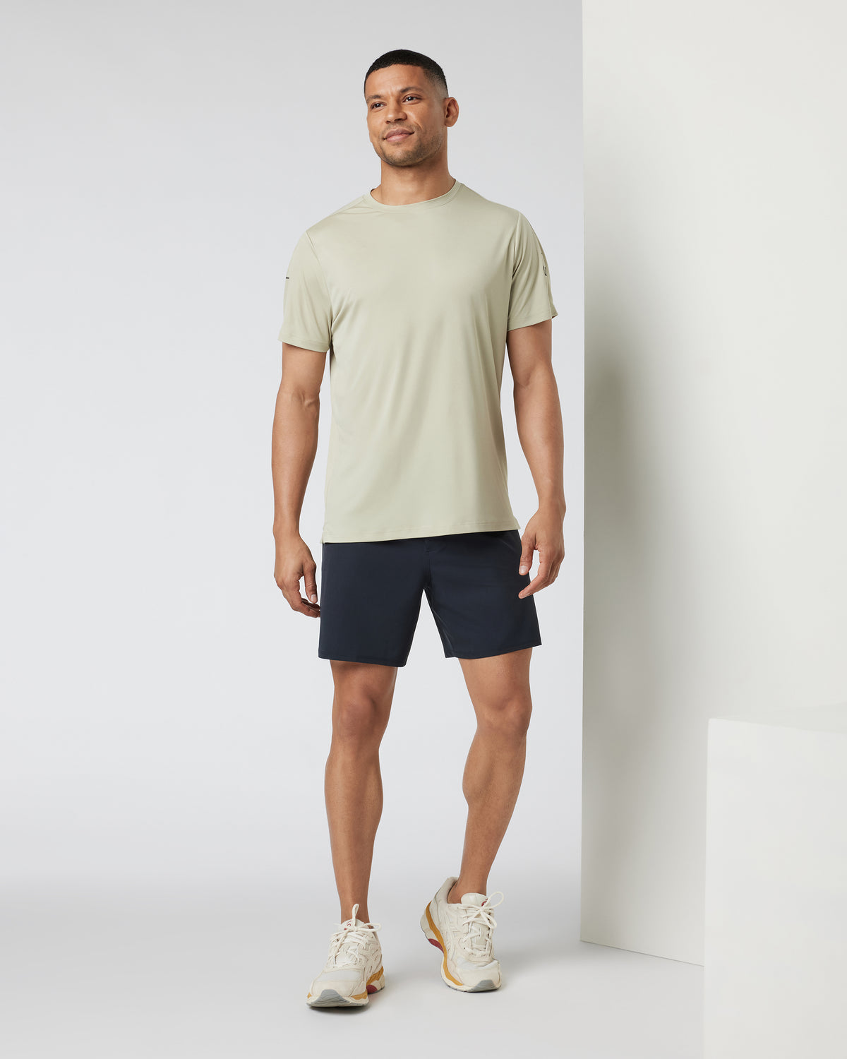 Qualify Run Short Lined 6" Men's Black Run Shorts | Vuori onsale - US 3008