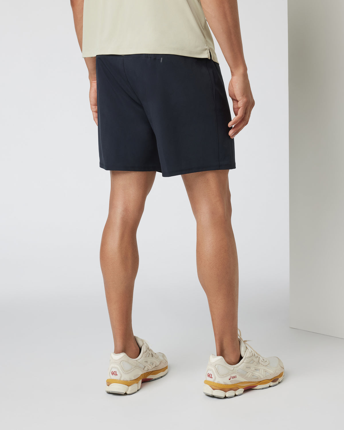 Qualify Run Short Lined 6" Men's Black Run Shorts | Vuori onsale - US 3008
