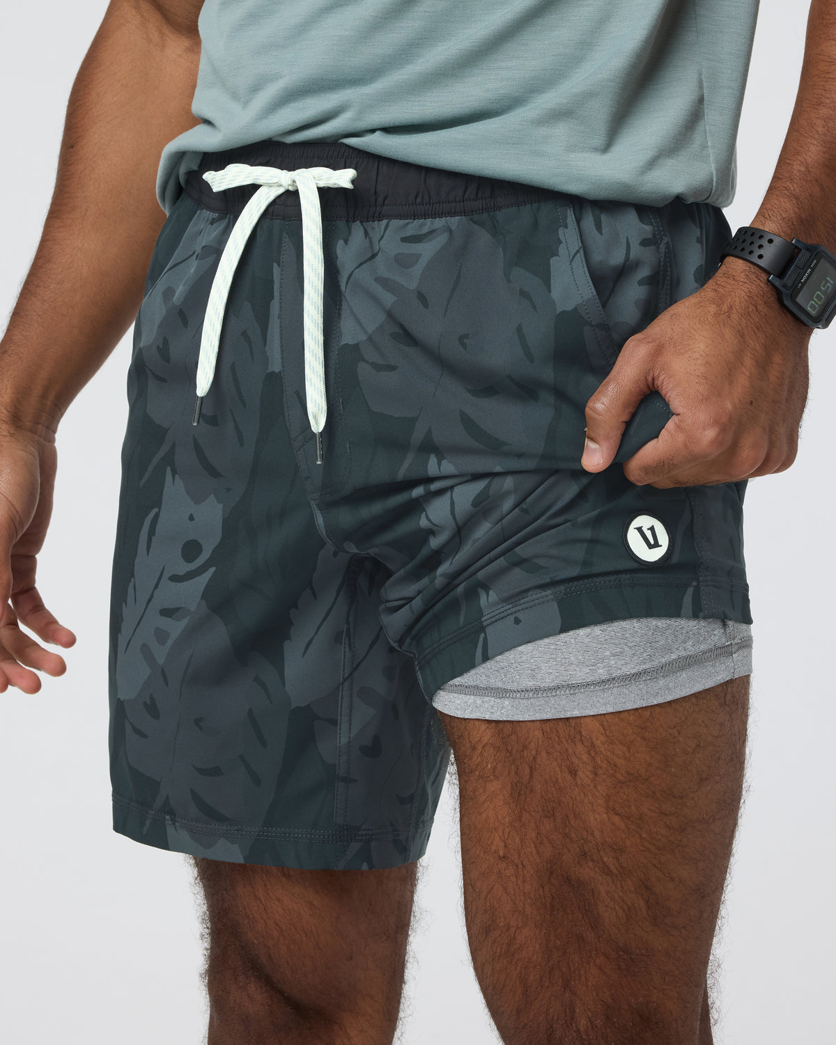 Kore Short Lined 7" Men's Black Leaves Athletic Shorts | Vuori online - US 2604