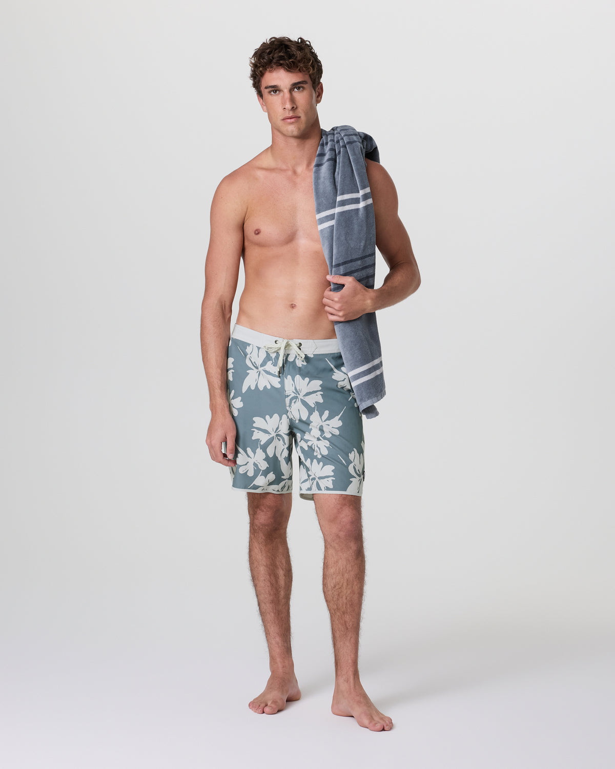Cruise Boardshort Dusty Blue Plumeria | Vuori onsale - US 9986