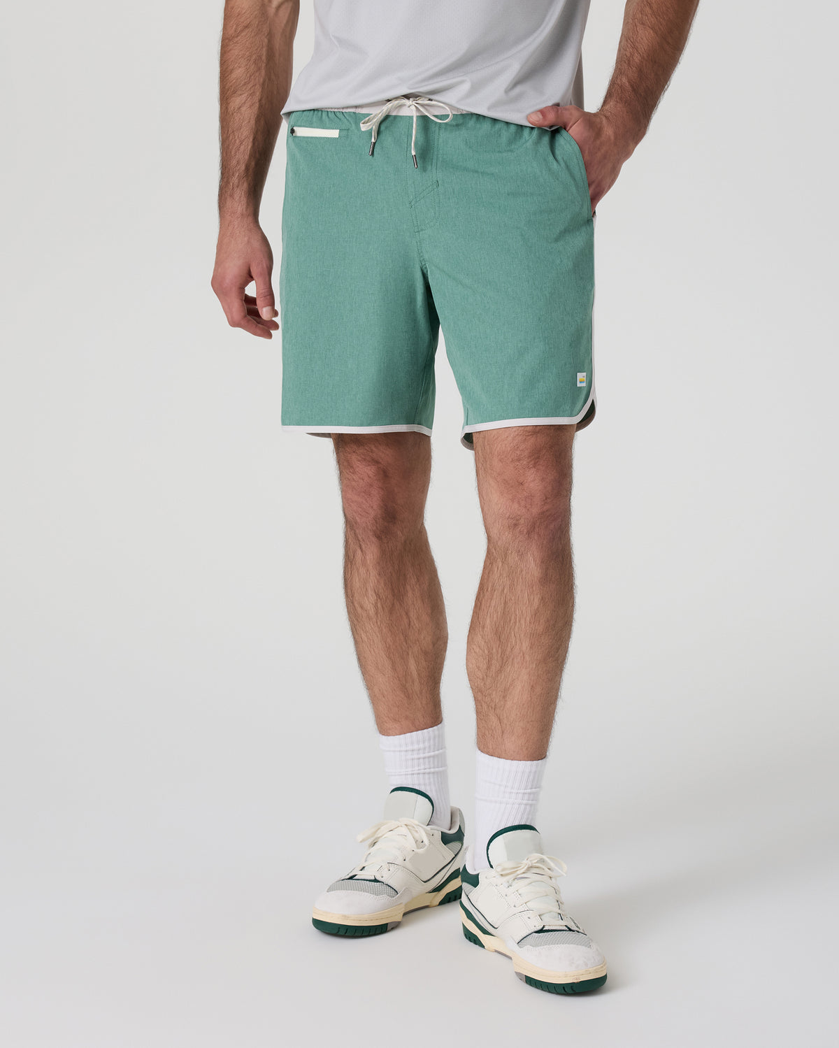 Banks Short Hedge Green Linen Texture | Vuori online - US 3760