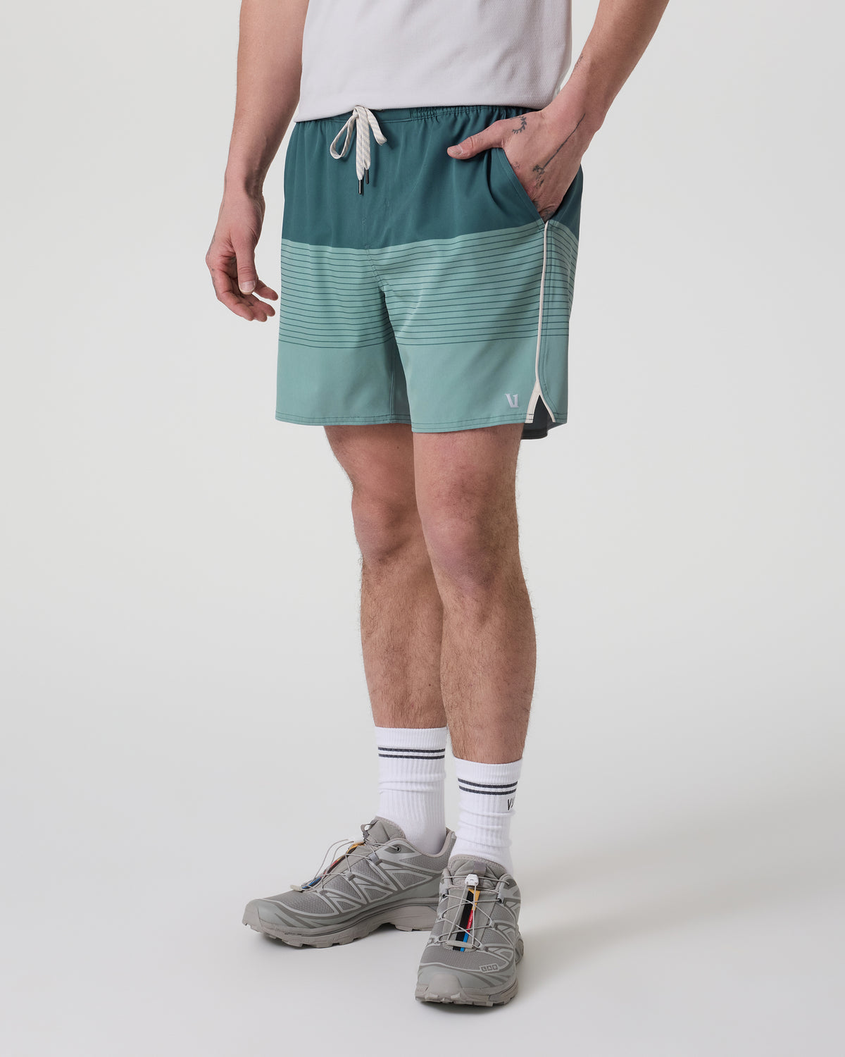 Trail Short 2.0 Light Deep Sea Stripe/Salt | Vuori online - US 3428