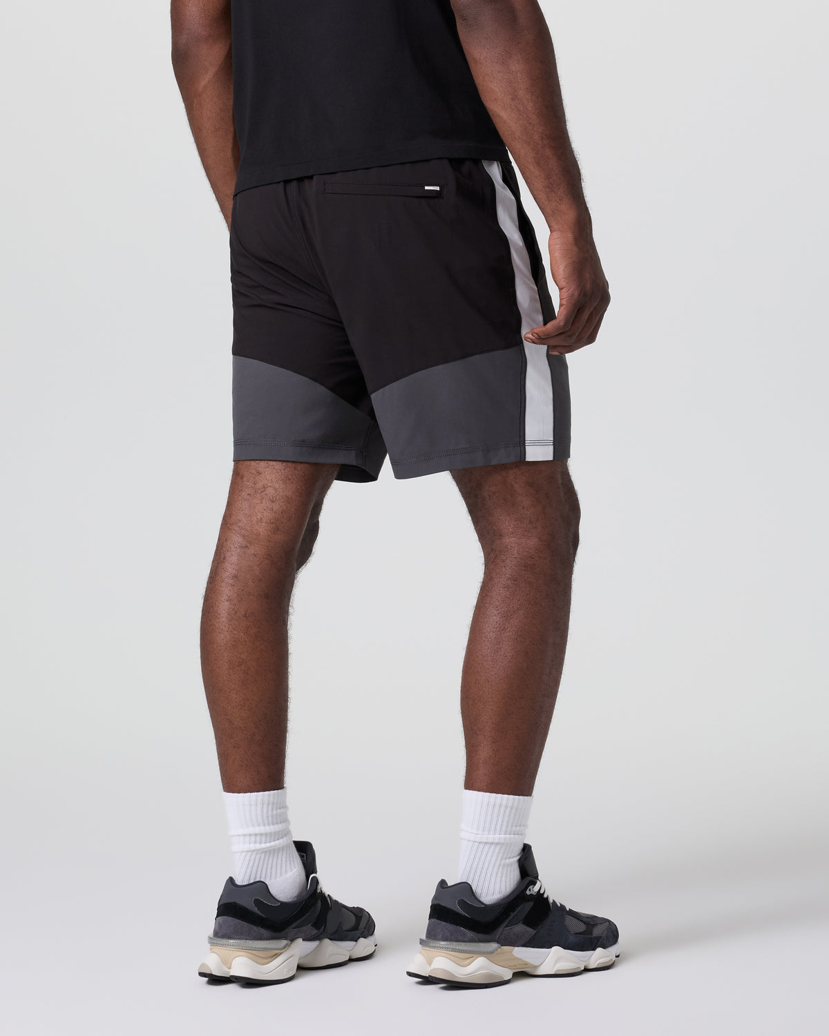 Kore Short X1 Lined Classic Fit 7" Black/Dark Pewter/Salt | Vuori onsale - US 1586