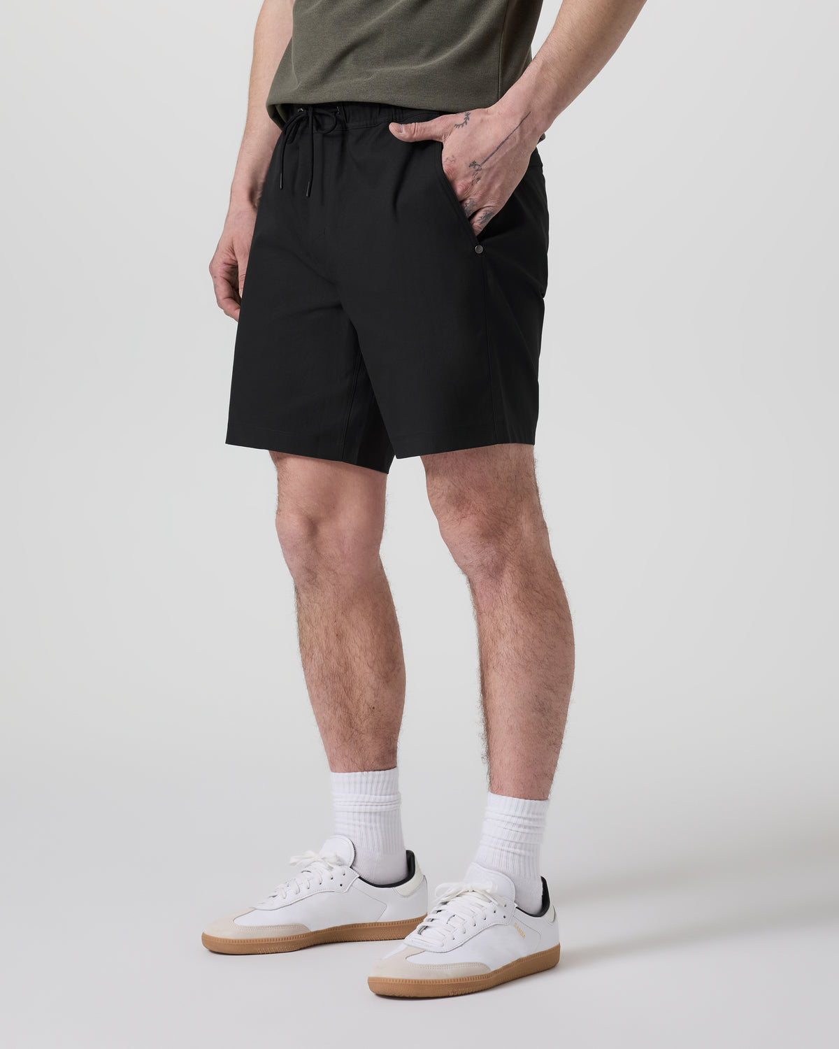 Cascade Crinkle Elastic Waist Short Classic Fit 8" Black | Vuori discount - US 8348