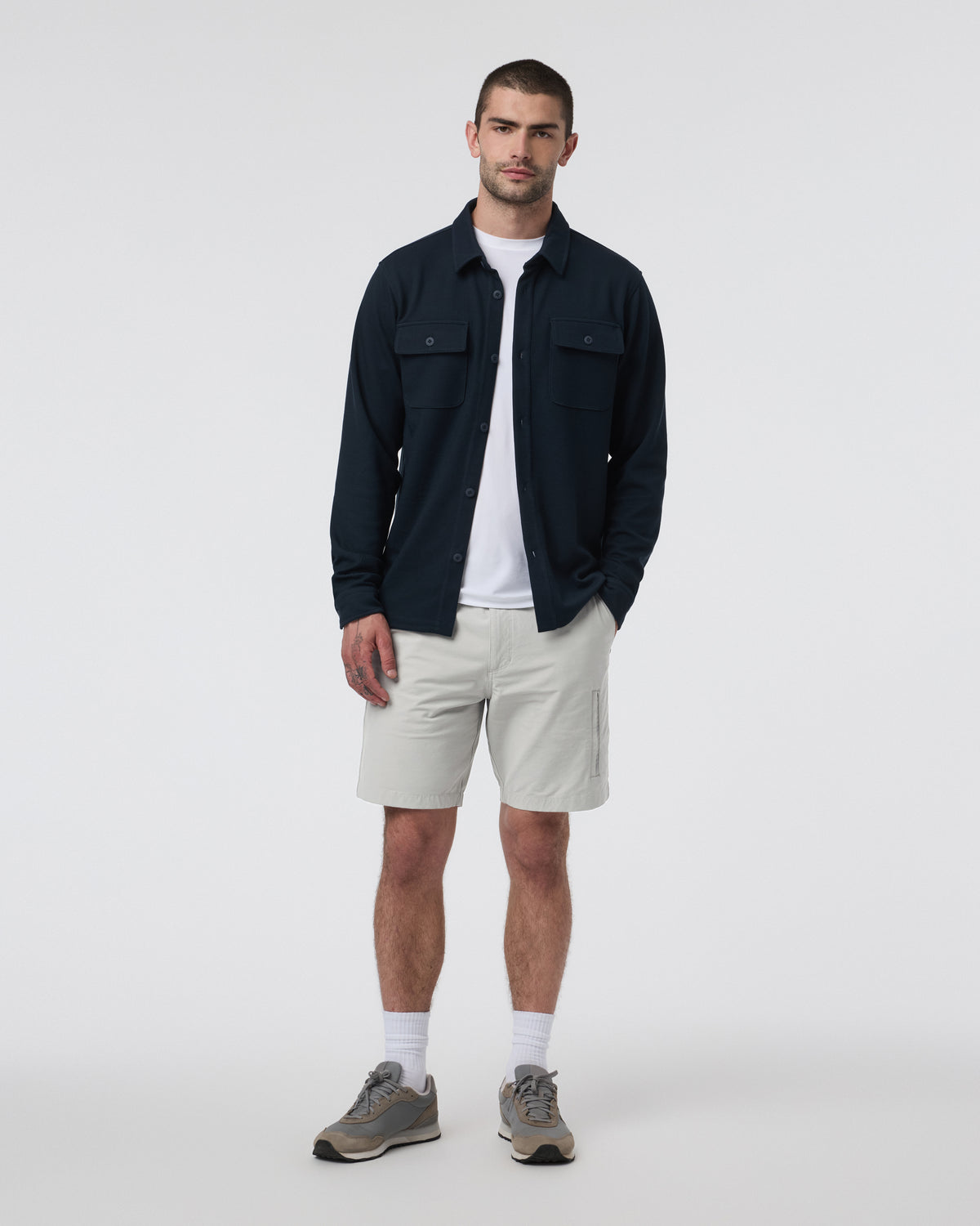 Barren Explorer Short Classic Fit 8" Talc | Vuori online - US 3875