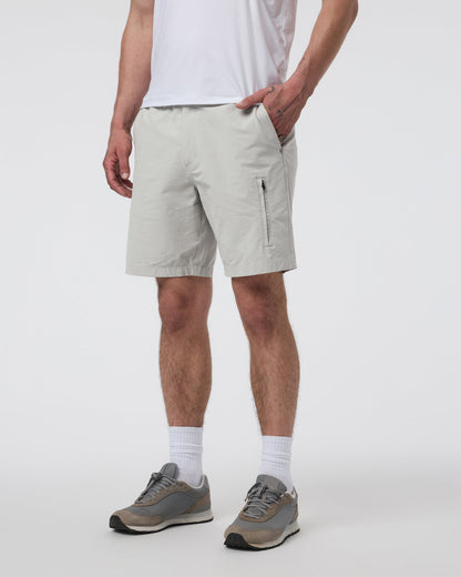 Barren Explorer Short Classic Fit 8" Talc | Vuori online - US 3875