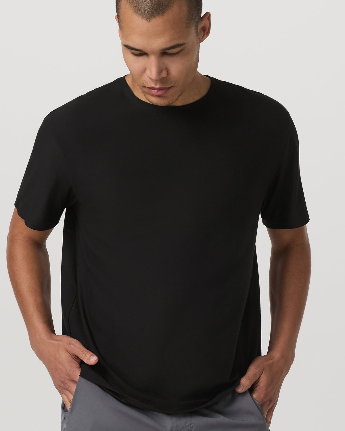 Short Sleeve Strato Tee - Relaxed Fit Men's Black Shirt | Vuori outlet - US 7738