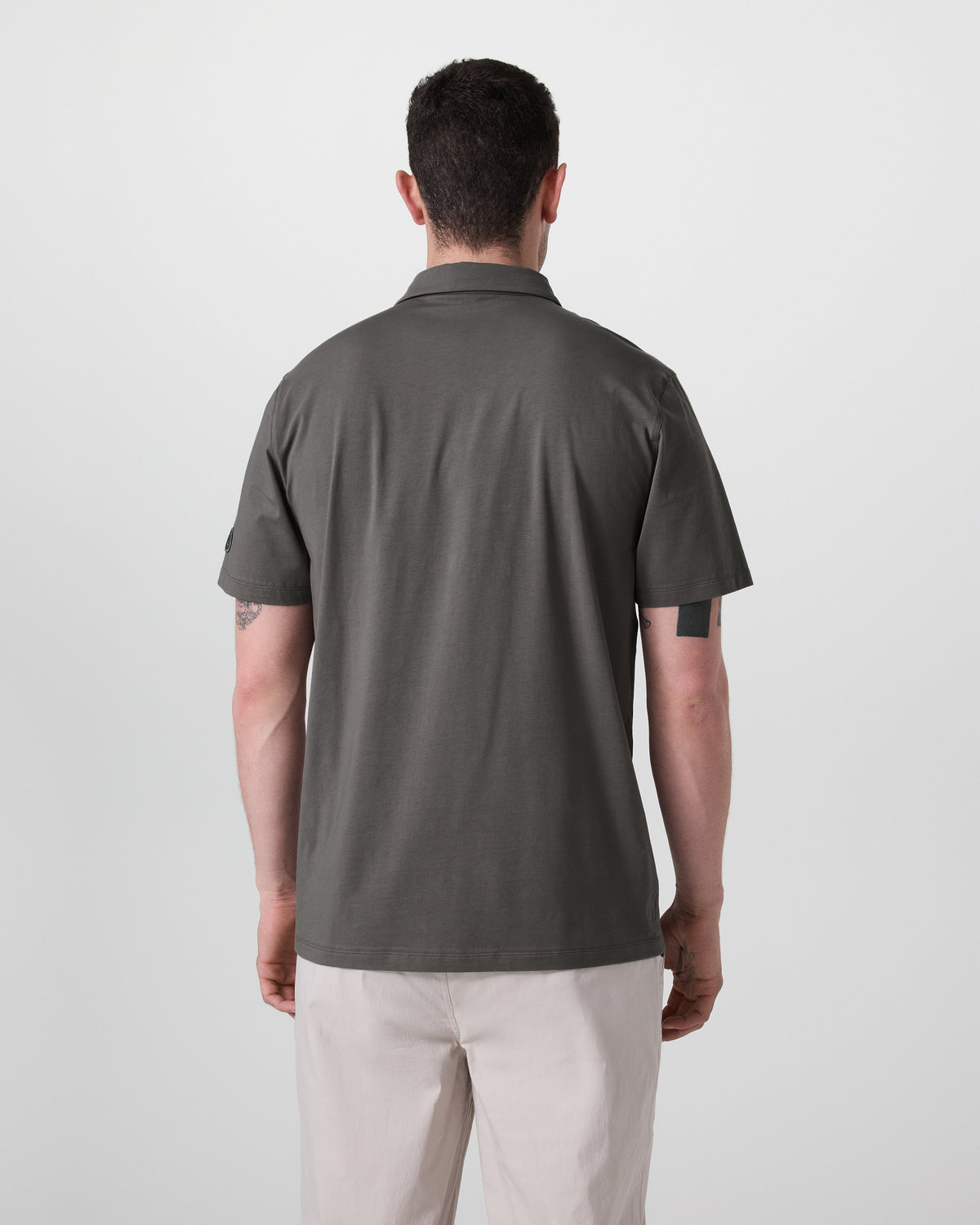 Short Sleeve Feather Polo Warm Grey | Vuori online - US 2819