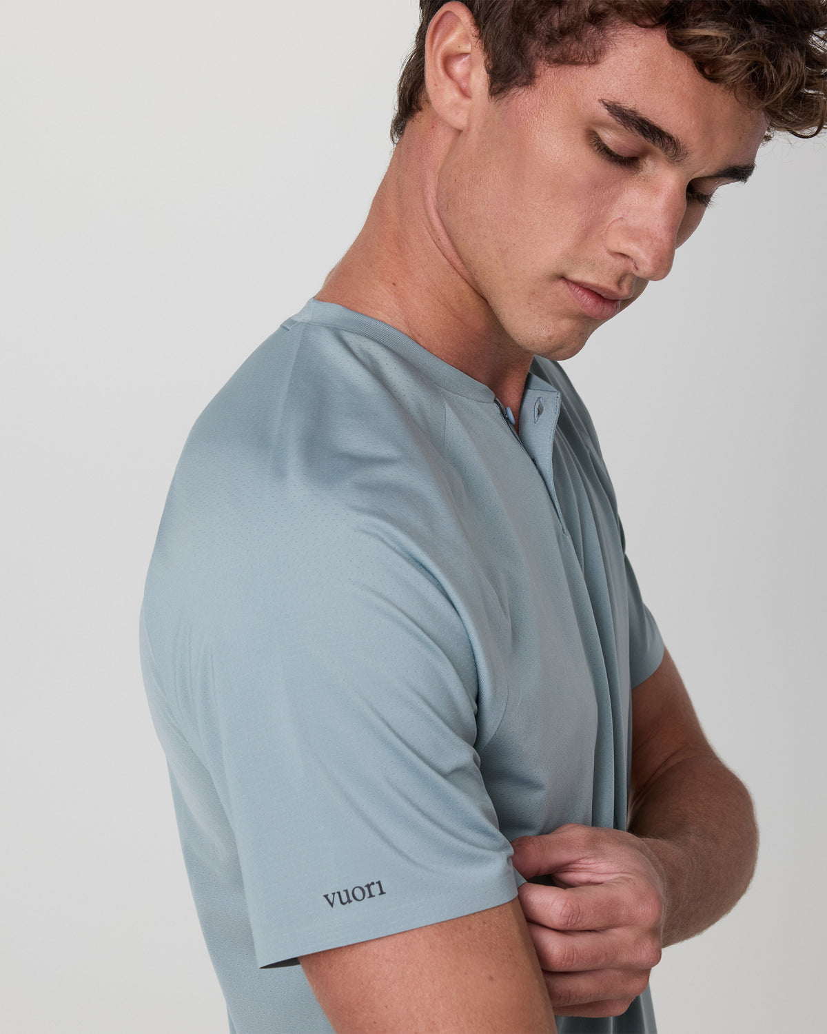Short Sleeve Viewpoint Henley Mist | Vuori shop - US 9279