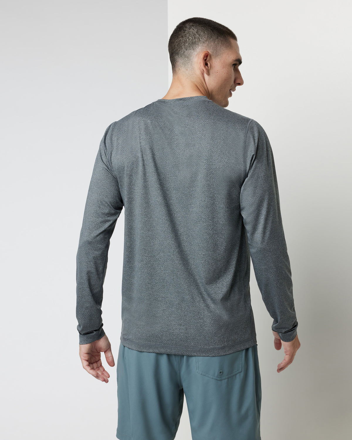 Long Sleeve Tradewind Performance Tee 2.0 Heather Grey | Vuori online - US 8943