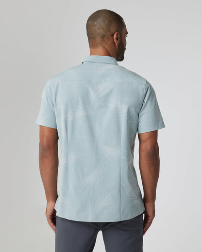 Short-Sleeve Bridge Button Down Chalk Blue Falling Fronds | Vuori online - US 1780