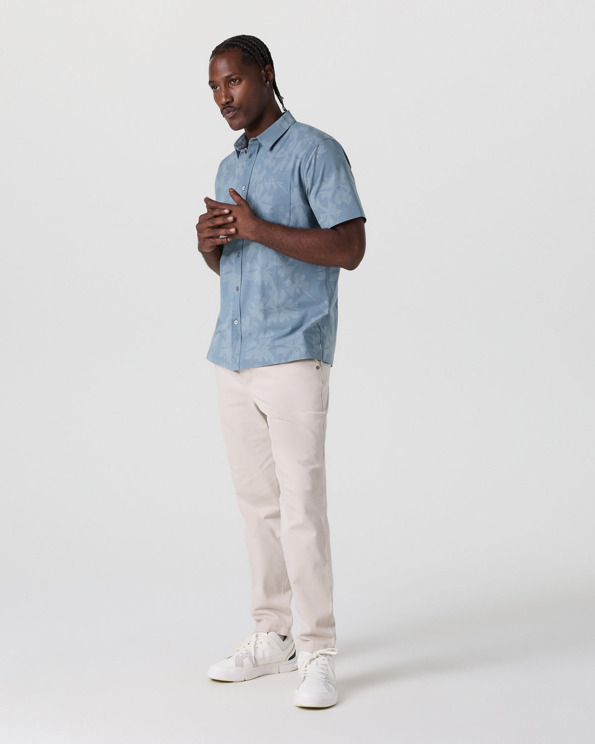 Short Sleeve Bridge Button Down Dusty Blue Plumeria | Vuori for sale - US 3381