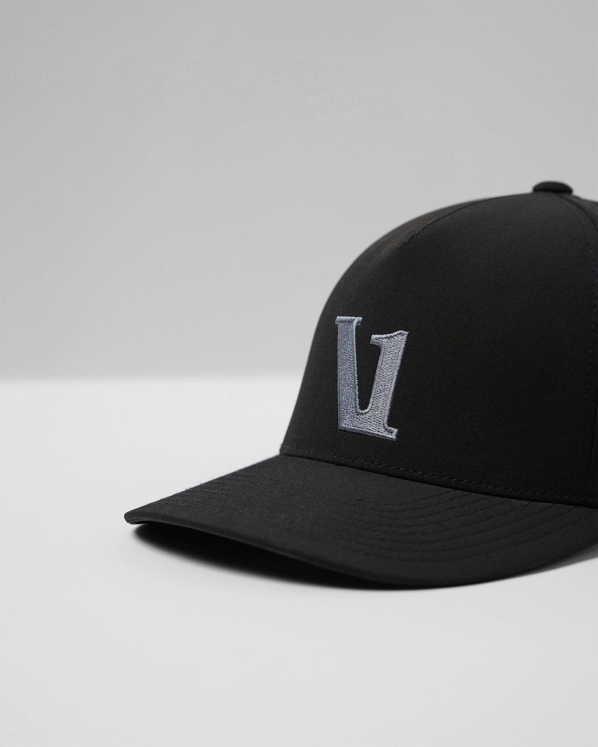 Magnitude Hat Black Adjustable Snapback | Vuori outlet - US 3842