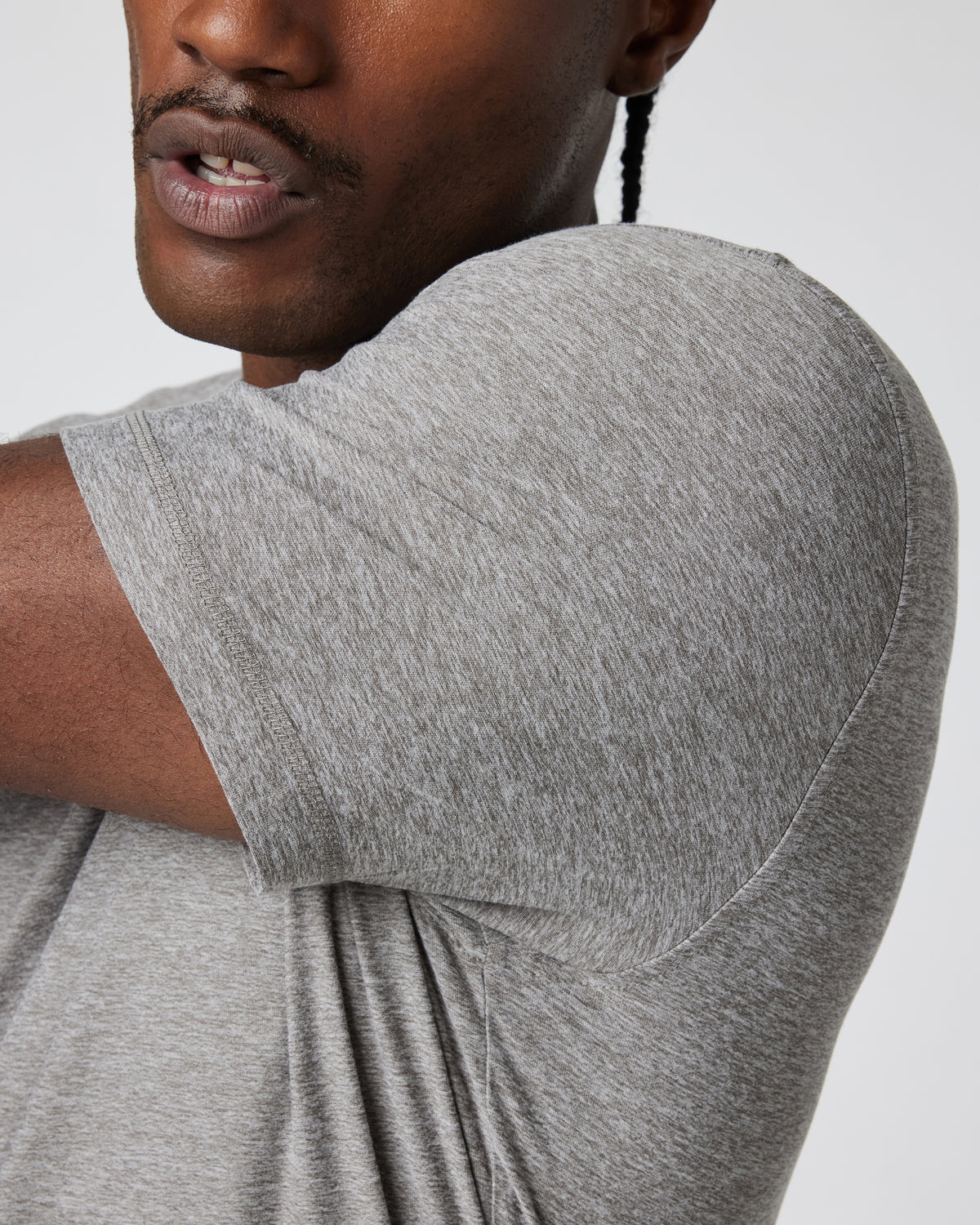 Strato Tech Tee Heather Grey Men's Tech Shirt | Vuori online - US 4145