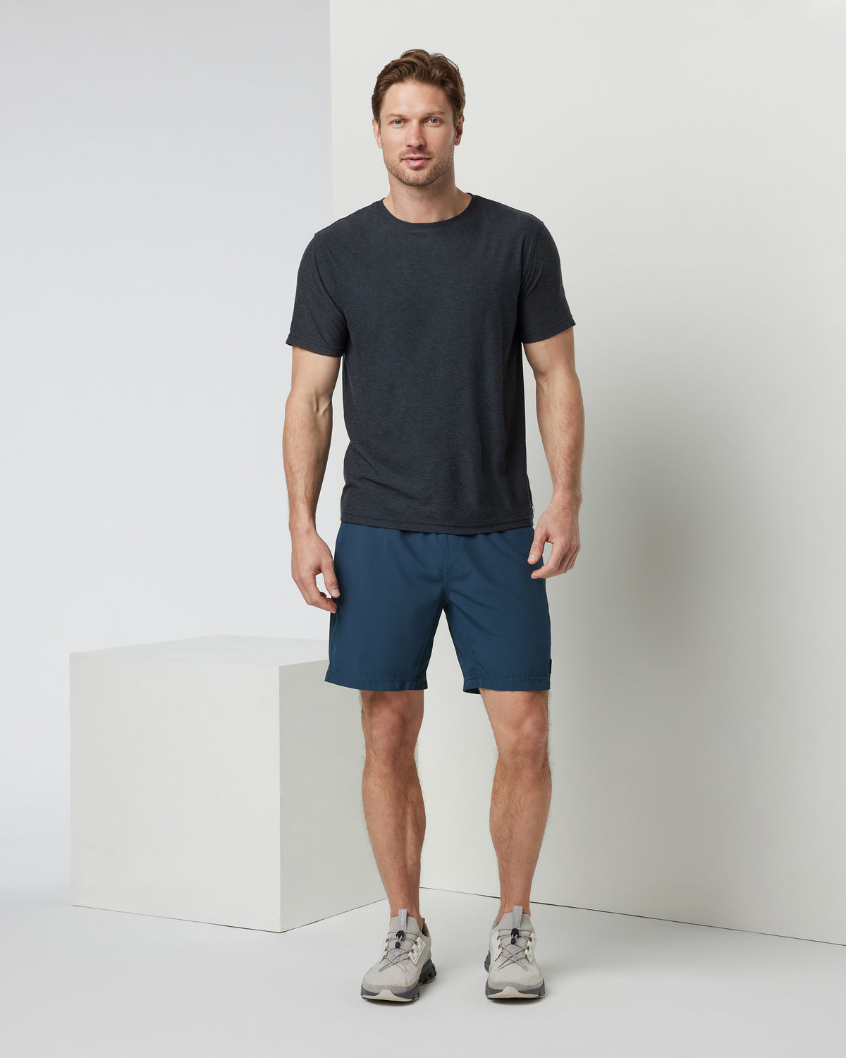 Strato Tech Tee Men's Charcoal Moisture Wicking Shirt | Vuori online - US 9454