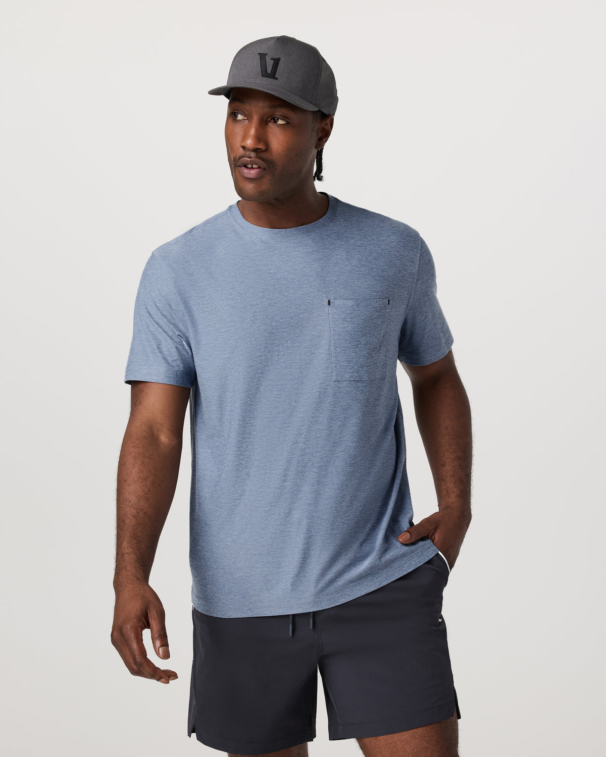 Men's Short Sleeve Strato Pocket Tee - Relaxed Chambray | Vuori online - US 3975